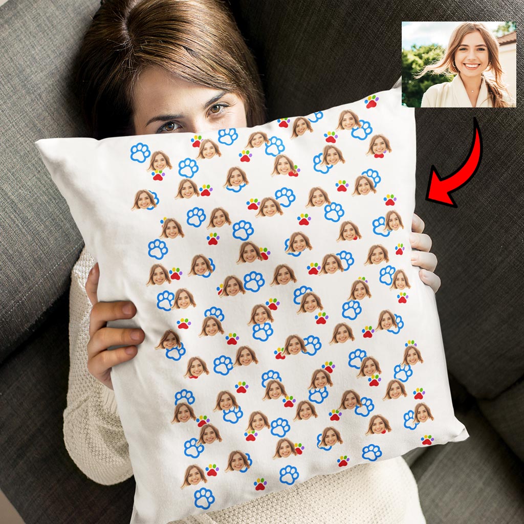 Poduszka z Psem niebieskie i kolorowe łapki